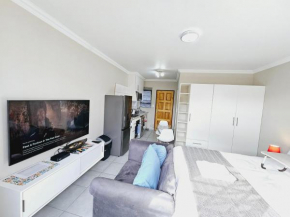 Quantum Heights - Studio Apartment - 2 nights minimum booking